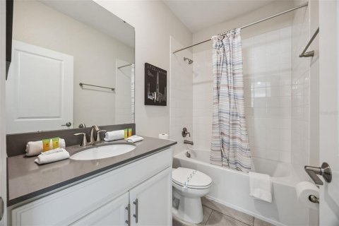 House in Kissimmee, Florida 6 bedrooms, 310.57 sq.m. № 2400320 - photo 16