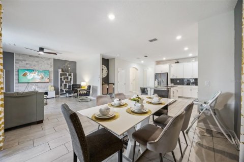 House in Kissimmee, Florida 6 bedrooms, 310.57 sq.m. № 2400320 - photo 7