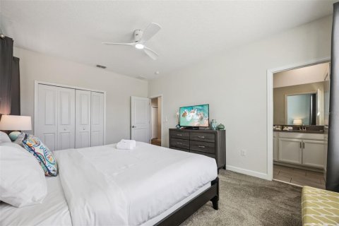 House in Kissimmee, Florida 6 bedrooms, 310.57 sq.m. № 2400320 - photo 24