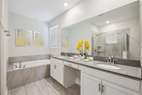 House in Kissimmee, Florida 6 bedrooms, 310.57 sq.m. № 2400320 - photo 20