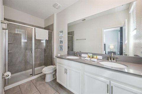 House in Kissimmee, Florida 6 bedrooms, 310.57 sq.m. № 2400320 - photo 25