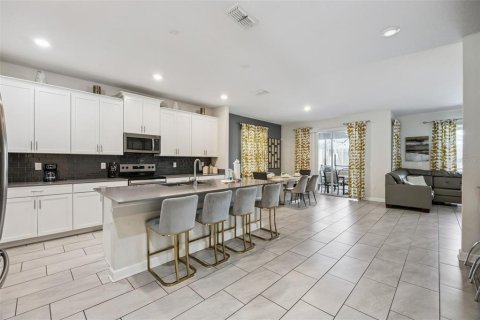 House in Kissimmee, Florida 6 bedrooms, 310.57 sq.m. № 2400320 - photo 26