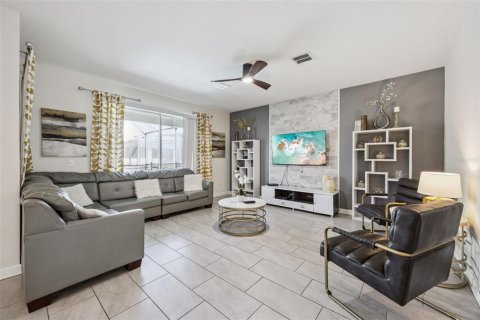 House in Kissimmee, Florida 6 bedrooms, 310.57 sq.m. № 2400320 - photo 8