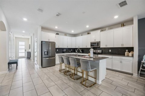 House in Kissimmee, Florida 6 bedrooms, 310.57 sq.m. № 2400320 - photo 3