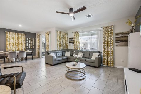 House in Kissimmee, Florida 6 bedrooms, 310.57 sq.m. № 2400320 - photo 30
