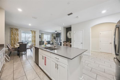 House in Kissimmee, Florida 6 bedrooms, 310.57 sq.m. № 2400320 - photo 29