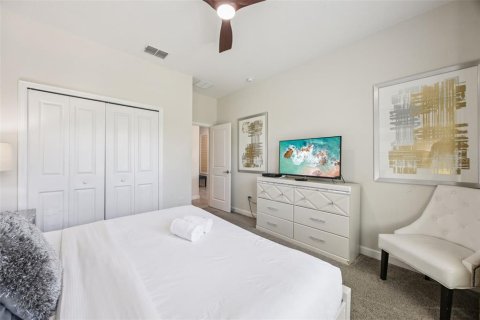 House in Kissimmee, Florida 6 bedrooms, 310.57 sq.m. № 2400320 - photo 10