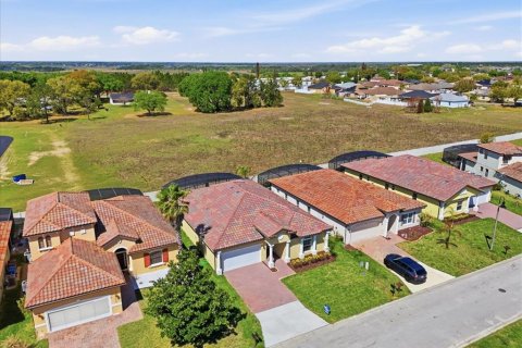 Casa en Haines City, Florida 4 dormitorios, 207.45 m2 № 2139048