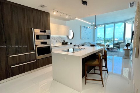 Condo in Miami, Florida, 2 bedrooms  № 1998941 - photo 6