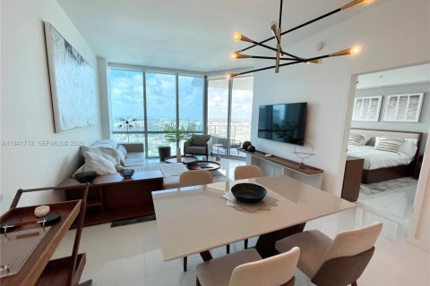 Condo in Miami, Florida, 2 bedrooms  № 1998941 - photo 2