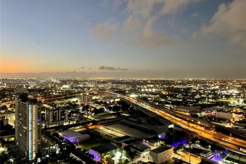 Condo in Miami, Florida, 2 bedrooms  № 1998941 - photo 22