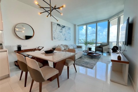 Condo in Miami, Florida, 2 bedrooms  № 1998941 - photo 5
