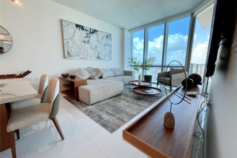 Condo in Miami, Florida, 2 bedrooms  № 1998941 - photo 3