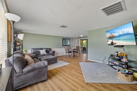 Villa ou maison à vendre à Hudson, Floride: 2 chambres, 141.12 m2 № 1910001 - photo 10