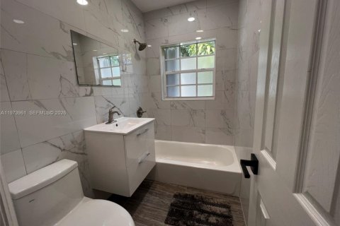 Villa ou maison à vendre à Miami, Floride: 4 chambres, 192.77 m2 № 2033610 - photo 30