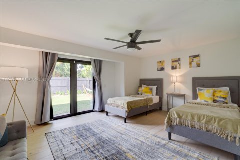 Villa ou maison à vendre à Miami, Floride: 4 chambres, 192.77 m2 № 2033610 - photo 17
