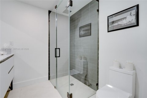 Villa ou maison à vendre à Miami, Floride: 4 chambres, 192.77 m2 № 2033610 - photo 27