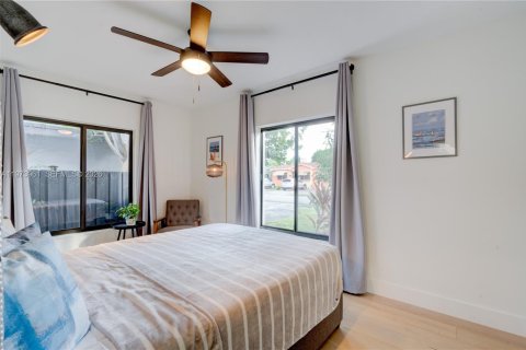 Villa ou maison à vendre à Miami, Floride: 4 chambres, 192.77 m2 № 2033610 - photo 11