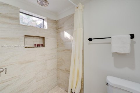 Villa ou maison à vendre à Miami, Floride: 4 chambres, 192.77 m2 № 2033610 - photo 26