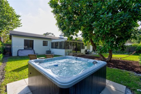 Villa ou maison à vendre à Miami, Floride: 4 chambres, 192.77 m2 № 2033610 - photo 9