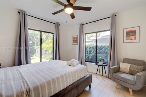 Villa ou maison à vendre à Miami, Floride: 4 chambres, 192.77 m2 № 2033610 - photo 12
