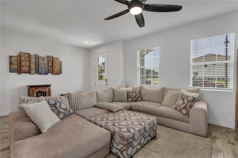 Townhouse in Clermont, Florida 3 bedrooms, 154.59 sq.m. № 1759941 - photo 3