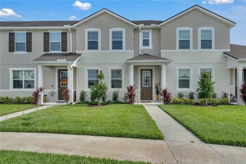 Townhouse in Clermont, Florida 3 bedrooms, 154.59 sq.m. № 1759941 - photo 1