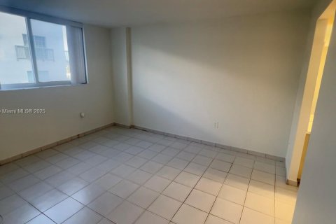 Condo in Miami Beach, Florida, 1 bedroom  № 2012702 - photo 8