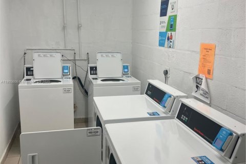 Condo in Miami Beach, Florida, 1 bedroom  № 2012702 - photo 14