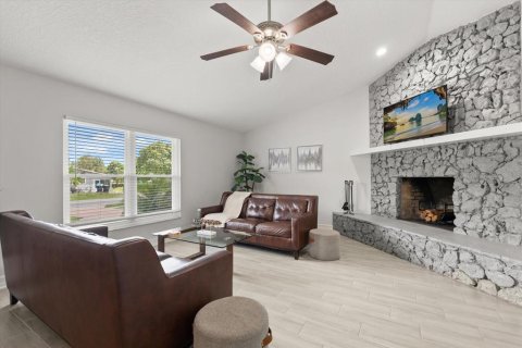 Casa en venta en Orlando, Florida, 3 dormitorios, 177.07 m2 № 1914906 - foto 3