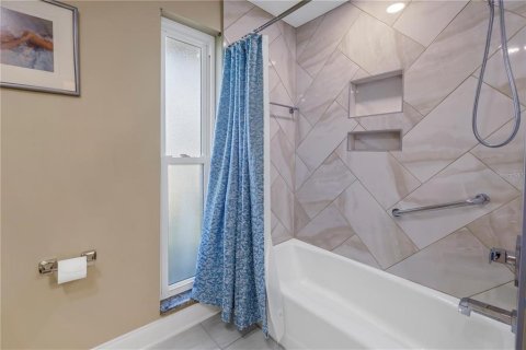 Casa en alquiler en Treasure Island, Florida, 3 dormitorios, 305.83 m2 № 1821489 - foto 16