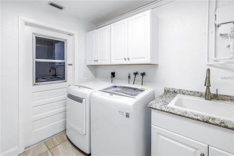 Casa en alquiler en Treasure Island, Florida, 3 dormitorios, 305.83 m2 № 1821489 - foto 21