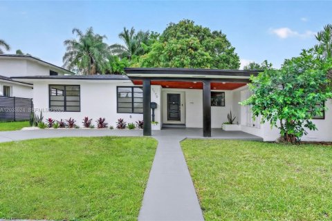Casa en Miami, Florida 6 dormitorios, 203.73 m2 № 2084756