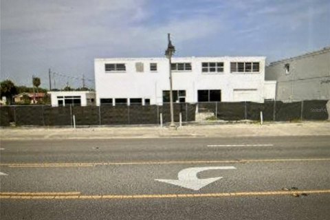 Commercial property in Daytona Beach Shores, Florida № 1788051 - photo 1