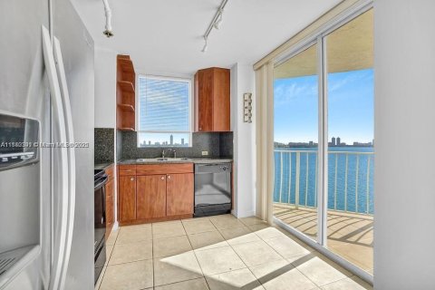 Copropriété à louer à North Bay Village, Floride: 2 chambres, 93.37 m2 № 1929167 - photo 2