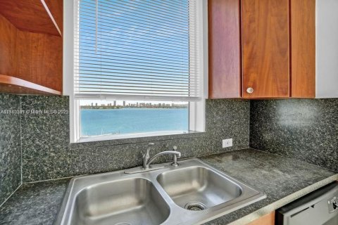 Copropriété à louer à North Bay Village, Floride: 2 chambres, 93.37 m2 № 1929167 - photo 6