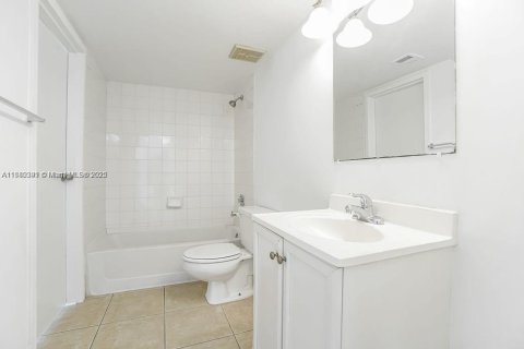 Copropriété à louer à North Bay Village, Floride: 2 chambres, 93.37 m2 № 1929167 - photo 7