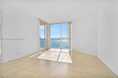 Copropriété à louer à North Bay Village, Floride: 2 chambres, 93.37 m2 № 1929167 - photo 4