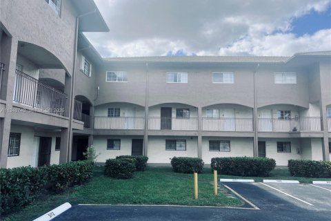 Купить кондоминиум в Хайалиа Гарденс, Флорида 2 спальни, 118.91м2, № 2005718 - фото 20