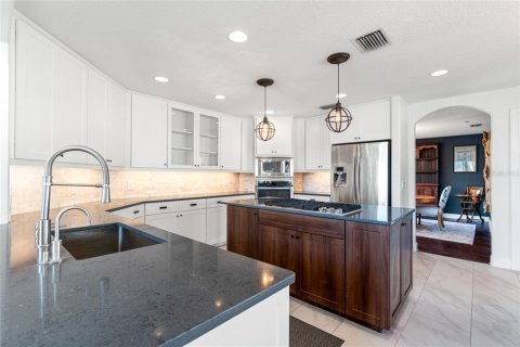 House in Apollo Beach, Florida 4 bedrooms, 378.39 sq.m. № 1650407 - photo 13