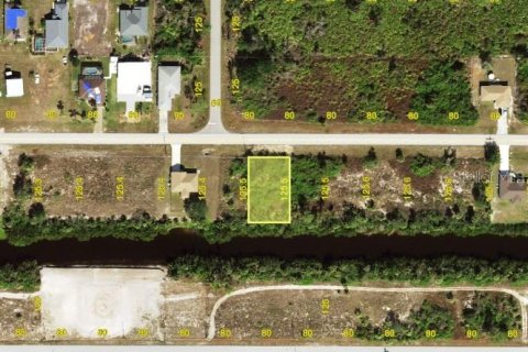 Terreno en venta en Port Charlotte, Florida № 1901260 - foto 1