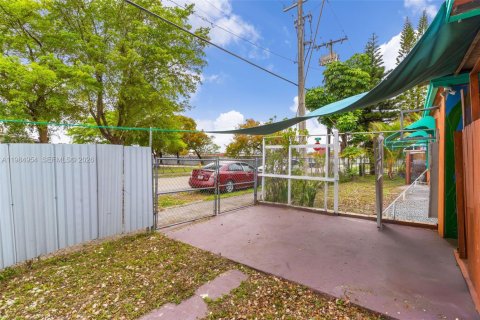 Casa en venta en Miami, Florida, 2 dormitorios, 86.96 m2 № 2051252 - foto 17