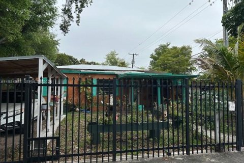 Casa en Miami, Florida 2 dormitorios, 86.96 m2 № 2051252