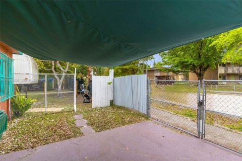 Casa en venta en Miami, Florida, 2 dormitorios, 86.96 m2 № 2051252 - foto 24