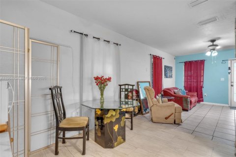 Casa en venta en Miami, Florida, 2 dormitorios, 86.96 m2 № 2051252 - foto 8