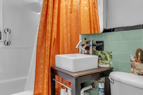 Casa en venta en Miami, Florida, 2 dormitorios, 86.96 m2 № 2051252 - foto 16