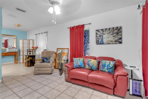 Casa en venta en Miami, Florida, 2 dormitorios, 86.96 m2 № 2051252 - foto 9