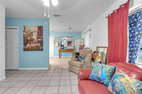 Casa en venta en Miami, Florida, 2 dormitorios, 86.96 m2 № 2051252 - foto 7