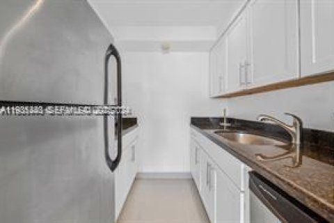 Condominio en alquiler en North Bay Village, Florida, 40.13 m2 № 1993793 - foto 5