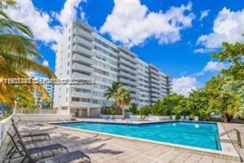 Condominio en alquiler en North Bay Village, Florida, 40.13 m2 № 1993793 - foto 3